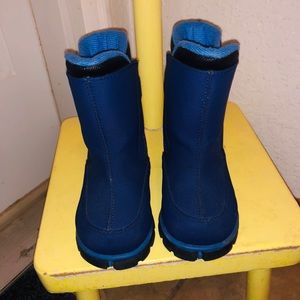 Winter boots and toddler size 6